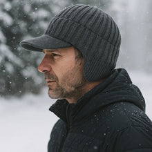 Lade das Bild in den Galerie-Viewer, Fjordwarm – Skandinavische Wintermütze mit Ohrenschutz (Unisex-Einheitsgröße)