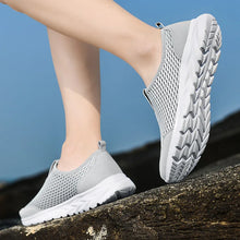 Lade das Bild in den Galerie-Viewer, OrthoGo - schmerzlindernder, federleichter und wasserfester Ortho Schuh