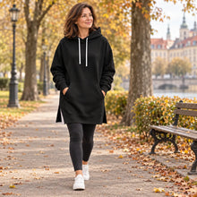 Lade das Bild in den Galerie-Viewer, KuschelLiebe – der extra lange Wohlfühlhoodie | deckenweich, warm &amp; figurschmeichelnd
